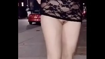 Halka Açık Alanda Iç Çamaşırı Giymemenin Özgürlüğünün Tadını Çıkarmak