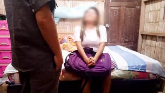 Asyalı Öğretmen, Ev Yapımı Bir Videoda Öğrencinin Penisini Baştan Çıkarıyor Ve Üzerinde Sürüyor