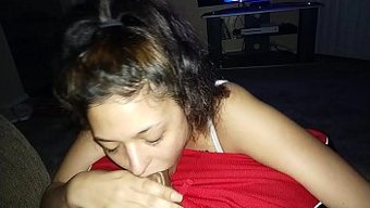 Sevgi Dolu Bir Eş, Kocası Çalışırken Siyah Bir Yarrağa Ihtiyaç Duyuyor