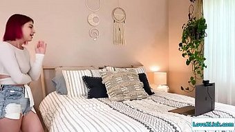 Lezbiyen Gelinler Birbirlerini Video Görüşmesinde Zevk Alıyorlar