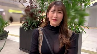 Muhteşem Kıvrımlarını Sergileyen, Ben Merkezli Bir Güzellikle Pov Heyecanını Yaşayın