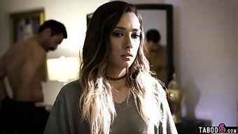 Genç Kızın Kötü Bir Adamla Tatilde Yaramaz Karşılaşması