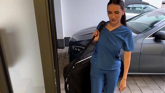 Evde Bir Hemşire Tarafından Yapılan Hoş Bir Masajdan Sonra Sürpriz Bir Sürpriz Sizi Bekliyor.