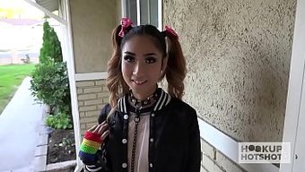 Genç Asyalı Kızın Sıcak Ve Sert Seks Kasetindeki Aşırı Zevki