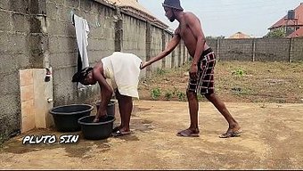 Yeni Kiracı, Arka Bahçedeki Komşusu Tarafından Sikişiyor.