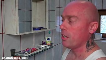 Üvey Anne, Üvey Kızı Ve Sıcak Sırp Lezbiyen Karşılaşmasında Anne