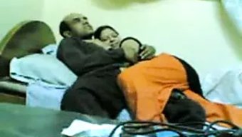 Chudai Videosunda Desi Kızın Büyük Siyah Yarrağıyla Karşılaşması