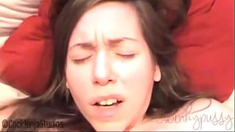 Üvey Kız Kardeş, Pov'Da Üvey Erkek Kardeşini Banyo Seks Için Baştan Çıkarıyor