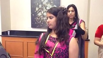 Tank Üstü Ve Göbek Deliği Ekranında Seksi Kannada Annesi