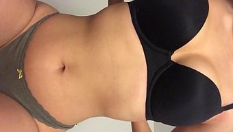 Islak Tangalı Pov Striptizde Koreli Üniversite Kızı