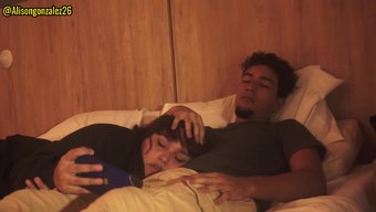 Ateşli Üvey Kız Kardeş Alisongonzalez26, Fantezi Temalı Hardcore Seks Sahnesinde.