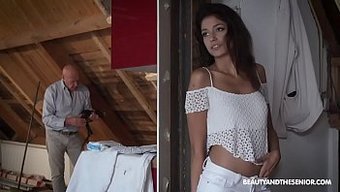 Genç Üvey Kız, Arzulu Isteklerini Yaşlı Bir Adamın Penisinden Karşılıyor