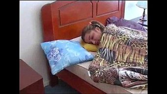 Olgun Anne Kızının Arkadaşıyla Kocası Arasında Cinsel Ilişki Düzenledi