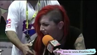 Sully Savage'In Avn Etkinliğindeki Solo Gösterisi