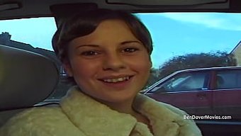 Genç Ingiliz Kız Katy Anal Penetrasyon Ve Oral Seks Istiyor