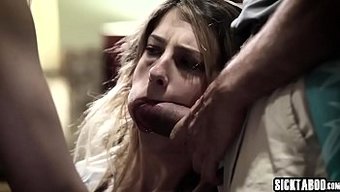 Küçük Bir Esmer Genç, Üvey Babasıyla Birlikte Bir Manitaya Katılıyor