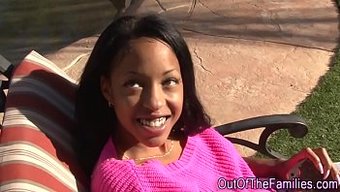 Siyah Üvey Kızı Anal Olarak Beceriliyor Ve Spermlerle Kaplanıyor