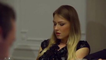 Duygusal Bir Akşam Yemeği, Karısının Aşağılanmasına Ve Amını Yemesine Yol Açıyor