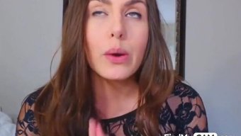 Kıvrımlı Amatör Kadın Kamerada Kendini Tatmin Ediyor