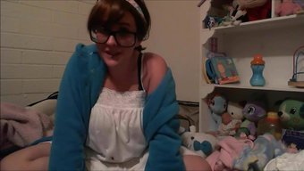 Kıvrımlı Bir Milf'In Baştan Çıkarıcı Akşam Macerası