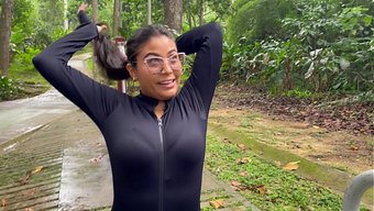 Neredeyse Parkta Yabancı Bir Adam Tarafından Sikişirken Yakalanıyordum.