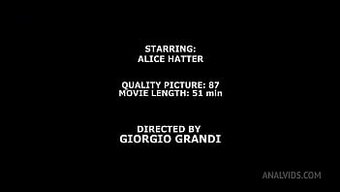 Avrupalı Milf Alice Hatter Kıçını Mahvediyor Ve Sert Bir Şekilde Sıvı Fışkırtıyor