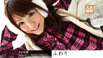 Genç Bir Japon Kız, Ilk Bağlama Creampie'Sini Bir Oyuncakla Deneyimliyor