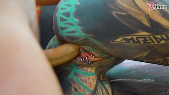 Dövme Sanatçısı Anal Oyuncak Oldu, Anuskatzz'In Dar Götü Sertçe Açıldı.
