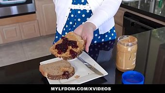 Cassandra Cain'In Sert Yolculuğu: Latin Milf Ağzı Tıkalı Ve Hakimiyet Altında