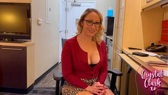 Bir Kız Evde Öğretmeninden Özel Ders Alıyor, Işler Iyice Kızışıyor.