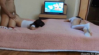 Genç, En Iyi Arkadaşını Üvey Babasının Talimatıyla Cinsel Bir Buluşma Için Davet Ediyor