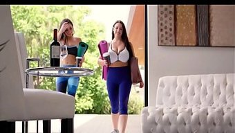 Lezbiyen Video: Güzel Kadınlar Mükemmel Göğüslerini 720p Kalitesinde Tapıyorlar