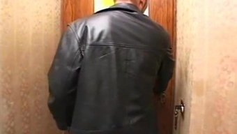 Iki Çırpınan Penis, Sıcak Bir Üçlüde Her Açılışta Nüfuz Eder