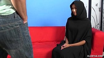 Müslüman Yarrağını Çekiştirmek: Buharlı Bir Irklararası Karşılaşma