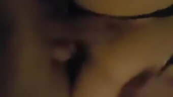 Lezbiyen Kalçalar Vurgulanıyor