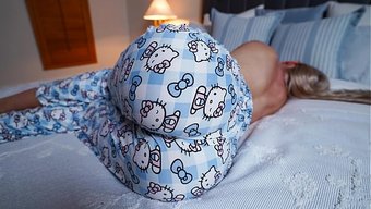 Üvey Anne Sabahın Köründe Amına Sert Bir Alet Alıyor.