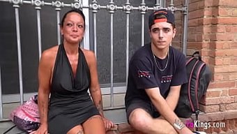 Ateşli Öğretmen Sonunda Sevgi Dolu Öğrencisini Sikişledi.