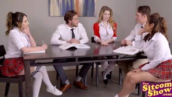 Nat Ve Jo'Nun Şanslı Molası: Bir Orgide Küçük Göğüsler Ve Büyük Doğal Göğüsler