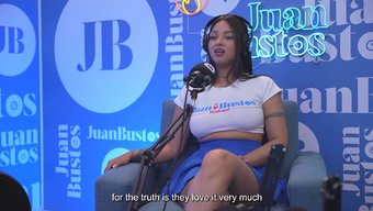 Esmer Latin Kataleya Ross, Yağlanmış Kovboy Sürüşünü Vibratörle Keyifle Sürüyor Ve Boşalıyor.