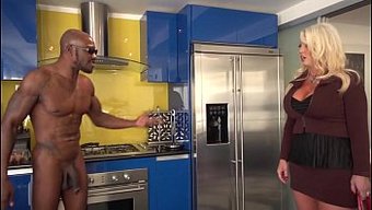 Alura Jenson Ve Şanslı Bir Adamla Irklararası Üçlü