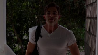 Genç Oda Arkadaşı, S37:E20'De Duygusal Bir Dokunuşla Oda Arkadaşını Şaşırtıyor