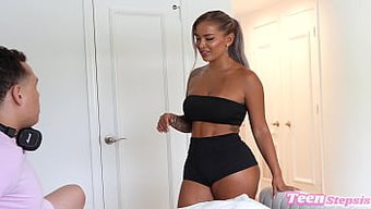 Johnny Love Ve Hayley Davies Buharlı Bir Kovboy Sürüşünde.