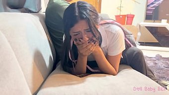 Üvey Kız, Kötü Bir Öğrenci Olduğu Için Dayakla Cezalandırılıyor