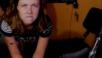 Lavanta Joy, Yaşlı Bir Adamdan Derin Anal Seks Alıyor.