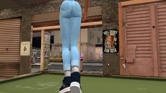 Amatör Latin Dansçı, Duygusal Bir Karıştırma Rutini Gerçekleştiriyor