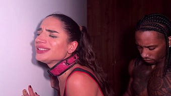 Jesus Reyes'In Büyük Siyah Siki Ve Candie Luciani'Nin Sıkı Kıçı Hardcore Sahnede.