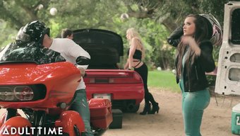 Aubrey Kate Ve Gia Paige Bdsm Videosunda Sıcak Bir Buluşma Yaşıyorlar