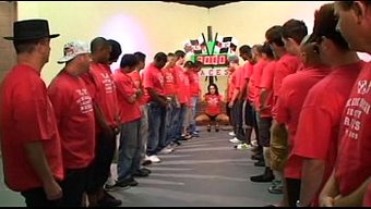 Sarışın Vs. Esmer, Göğüs Emme Yarışmasında