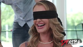 Koca, Büyük Göğüslü Karısının Yıldönümü Için Büyük Bir Sürpriz Hazırladı.