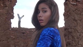 Brezilyalı Güzellik Larissa Malgahaes, Leila Severine'In En Son Videosunda Başrolde